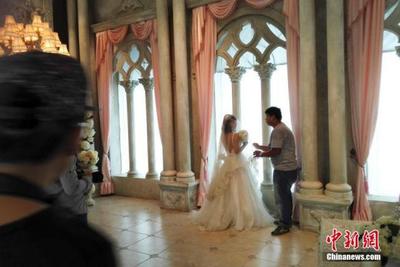 【图刊】探访婚纱摄影工厂